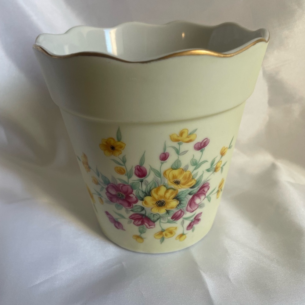 Lefton China Hand Painted Gold Trim Porcelain Flower Pot Flowers 4" Japan 8184